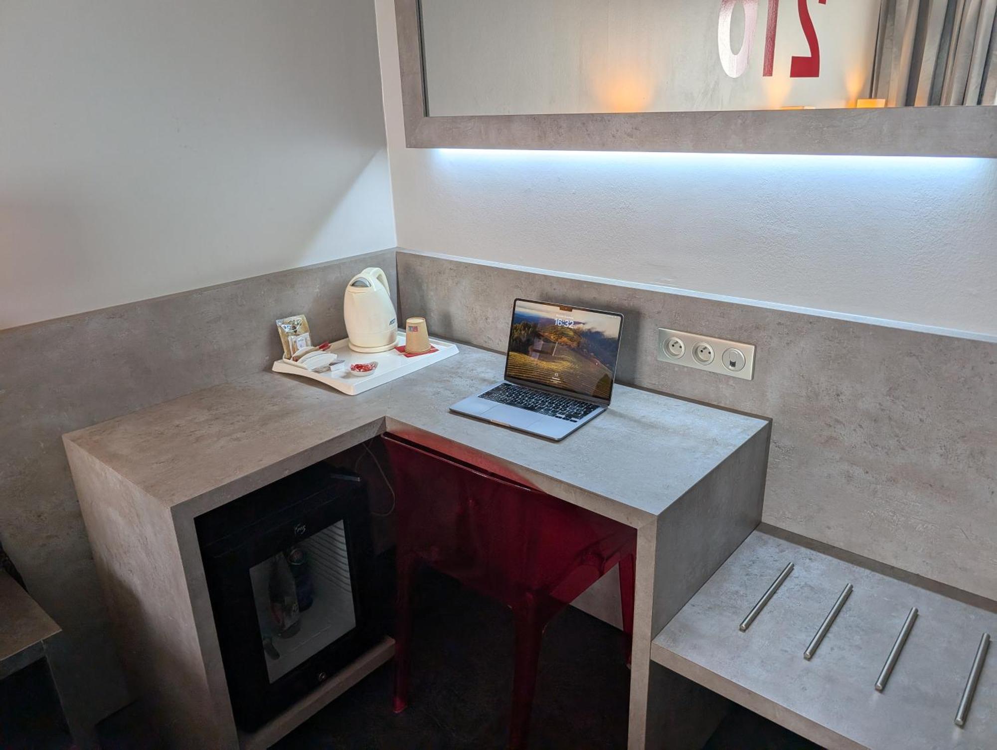 Hotel L'Hotan Portet-sur-Garonne Habitación foto